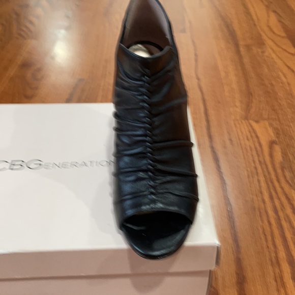 BCBGeneration size 5.5 wedge leather booties - Picture 3 of 6